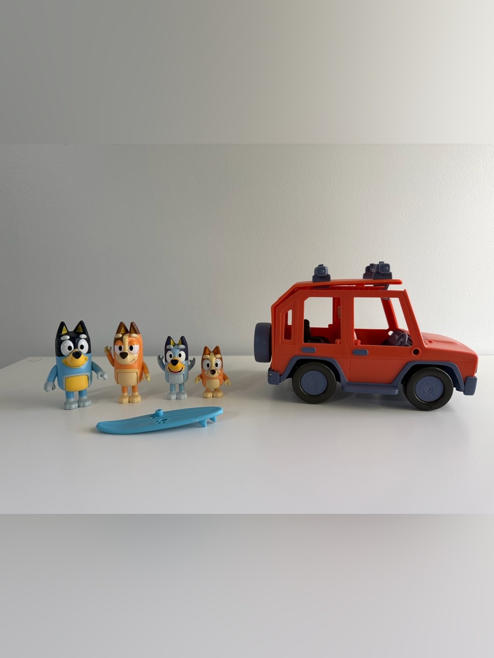 ($14 when you bundle) Bluey Family Vehicle - used